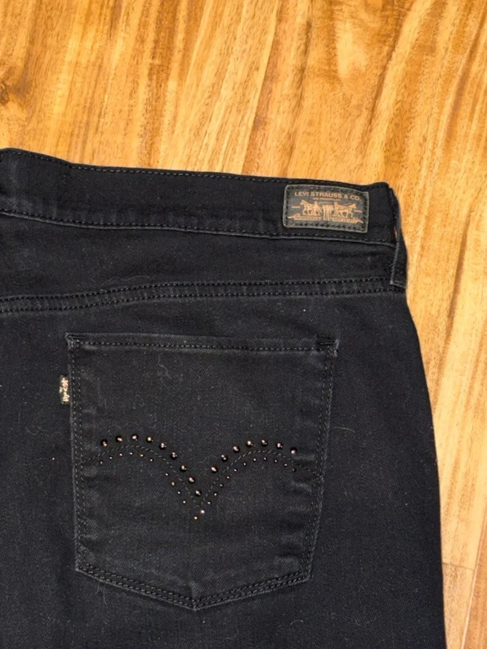 Levi's women 16 Jean denim shorts Black Cuffed 11” 515 Bermuda long knee studs